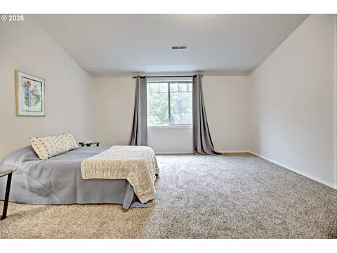Bedroom - 19155 Oak Ave, Sandy, OR 97055 photo 2 of 4