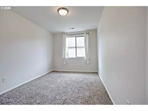 Bedroom - 19155 Oak Ave, Sandy, OR 97055 photo 4 of 4