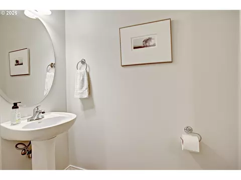 Bath - 19155 Oak Ave, Sandy, OR 97055 photo 1 of 4
