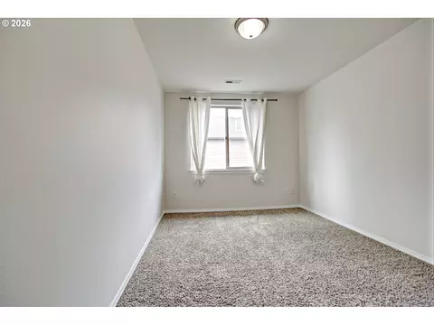 Bedroom - 19155 Oak Ave, Sandy, OR 97055 photo 3 of 4
