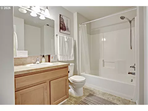 Bath - 19155 Oak Ave, Sandy, OR 97055 photo 4 of 4