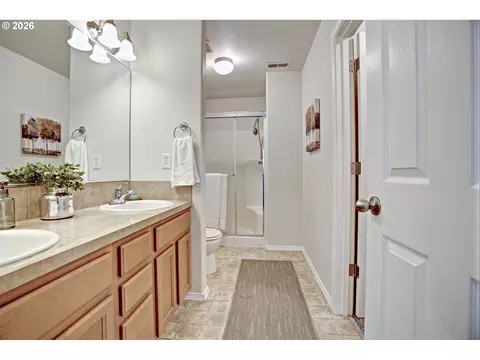 Bath - 19155 Oak Ave, Sandy, OR 97055 photo 2 of 4