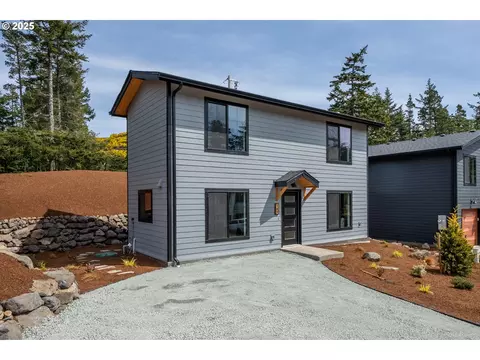165 Breezee Way, Tillamook, OR 97141
