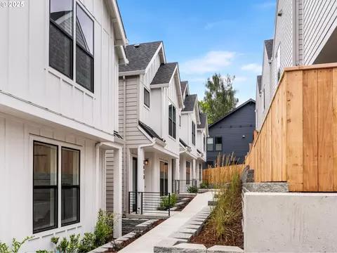 3613 SW Logan St, Portland, OR 97219