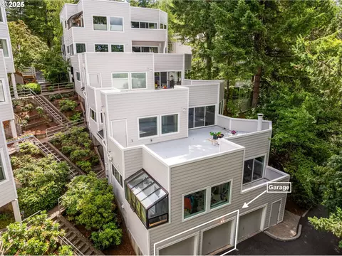 48 Eagle Crest Dr #3D, Lake Oswego, OR 97035