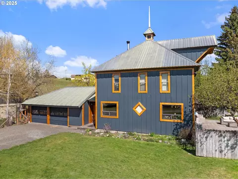403 E 3rd St, Joseph, OR 97846