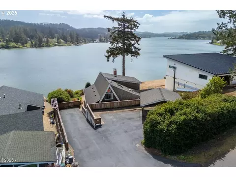 4304 NE 42nd St, Neotsu, OR 97364