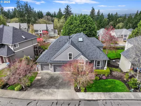 14137 SW Mistletoe Dr, Tigard, OR 97223