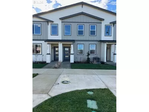 8074 SE Crescent Dr, Hillsboro, OR 97123