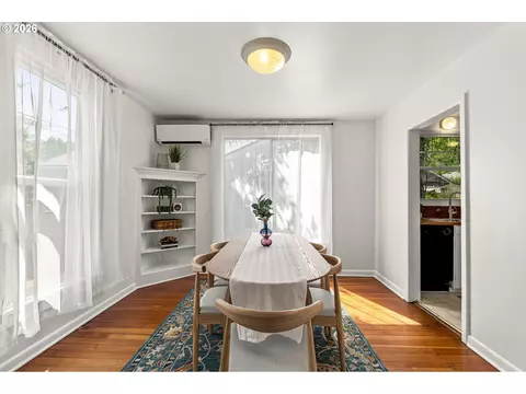 Dining - 257 W 15th Ave, Eugene, OR 97401 photo 2 of 3