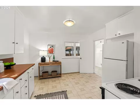 Kitchen - 257 W 15th Ave, Eugene, OR 97401 photo 3 of 5