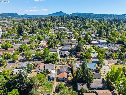 View/Area - 257 W 15th Ave, Eugene, OR 97401 photo 2 of 3