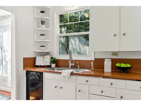 Kitchen - 257 W 15th Ave, Eugene, OR 97401 photo 1 of 5
