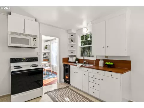 Kitchen - 257 W 15th Ave, Eugene, OR 97401 photo 2 of 5