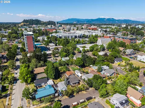 View/Area - 257 W 15th Ave, Eugene, OR 97401 photo 3 of 3