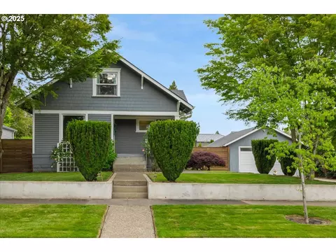709 E Franklin St, Newberg, OR 97132