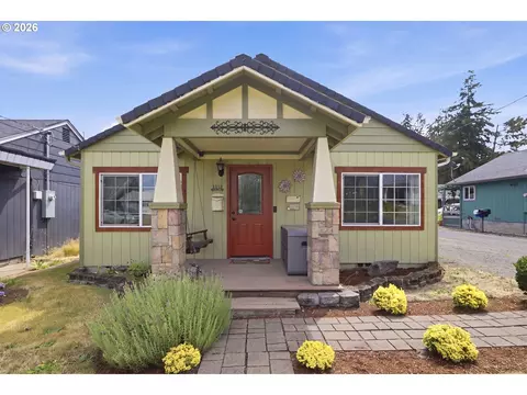 1118 S 4th St, Cottage Grove, OR 97424