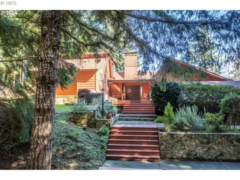 61577 Wriston Springs Rd, Coos Bay, OR 97420
