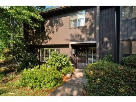 121 Westbrook Way #121, Eugene, OR 97405