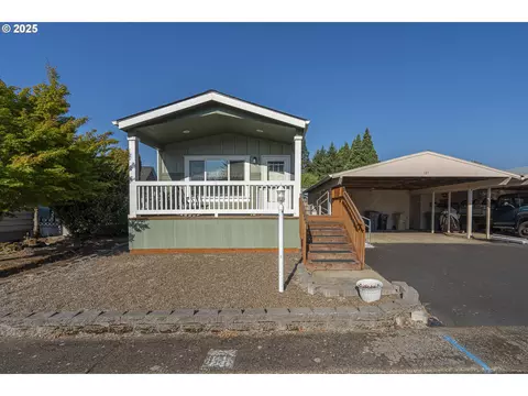 450 SE Lacreole Dr, Dallas, OR 97338