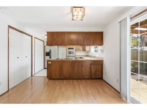 Kitchen - 302 67th St, Springfield, OR 97478 photo 1 of 4