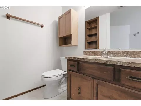 Bath - 302 67th St, Springfield, OR 97478 photo 2 of 2