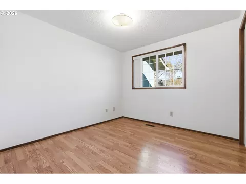 Bedroom - 302 67th St, Springfield, OR 97478 photo 1 of 6