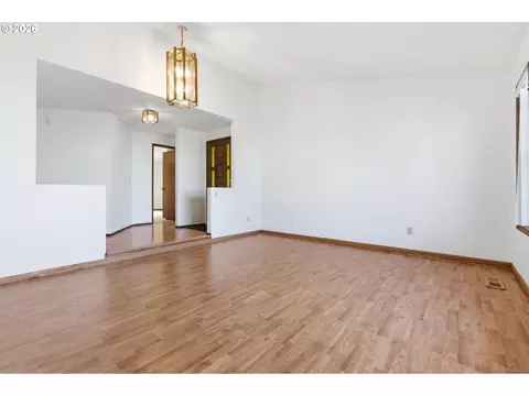 Living - 302 67th St, Springfield, OR 97478 photo 3 of 6