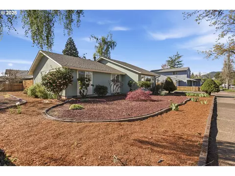 Exterior - 302 67th St, Springfield, OR 97478 photo 2 of 10