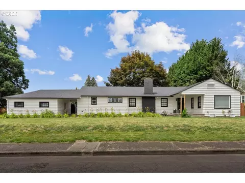 590 N Pershing St, Mount Angel, OR 97362