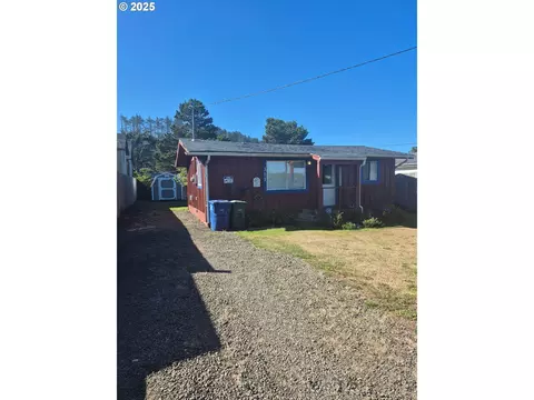 311 NW 58th St, Newport, OR 97365