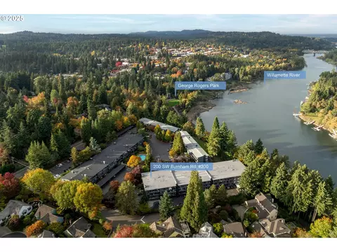 200 Burnham Rd #200, Lake Oswego, OR 97034