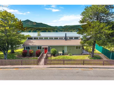115 NE Riverview Dr, Cascade Locks, OR 97014