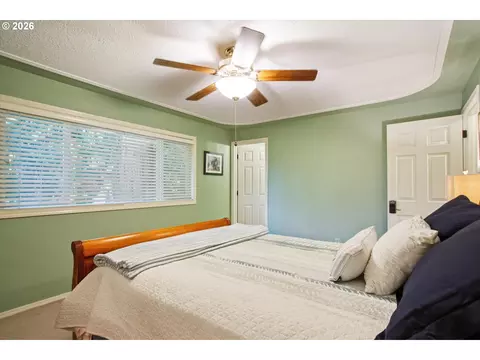 Bedroom - 39340 Glover Ct, Sandy, OR 97055 photo 2 of 5