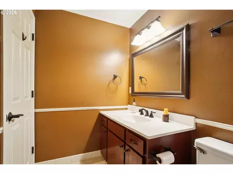 Bath - 39340 Glover Ct, Sandy, OR 97055 photo 2 of 5