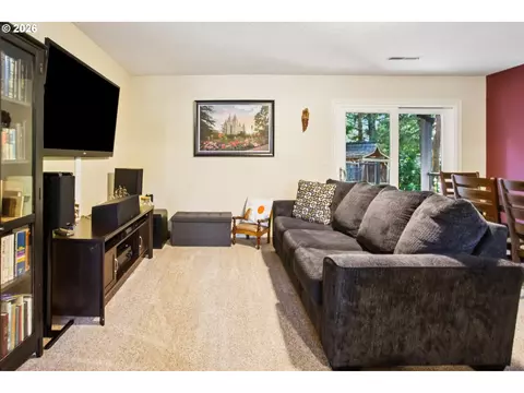 Living - 39340 Glover Ct, Sandy, OR 97055 photo 5 of 6
