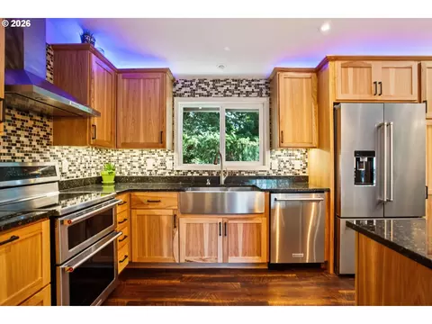 Kitchen - 39340 Glover Ct, Sandy, OR 97055 photo 3 of 4