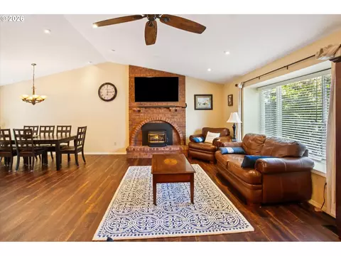 Living - 39340 Glover Ct, Sandy, OR 97055 photo 2 of 6