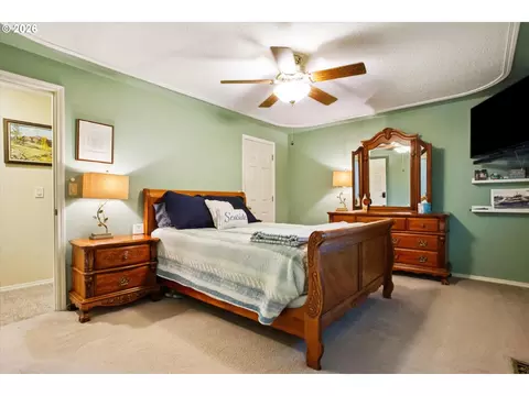 Bedroom - 39340 Glover Ct, Sandy, OR 97055 photo 1 of 5