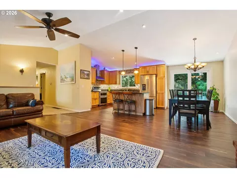 Living - 39340 Glover Ct, Sandy, OR 97055 photo 3 of 6
