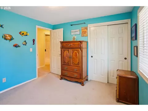 Bedroom - 39340 Glover Ct, Sandy, OR 97055 photo 4 of 5