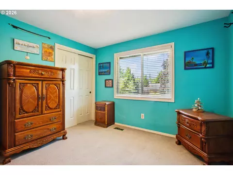 Bedroom - 39340 Glover Ct, Sandy, OR 97055 photo 3 of 5