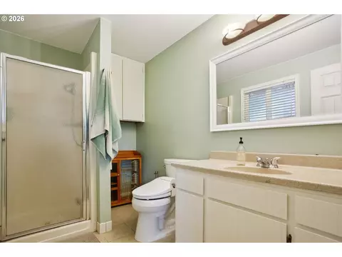 Bath - 39340 Glover Ct, Sandy, OR 97055 photo 1 of 5