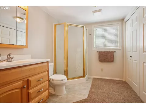 Bath - 39340 Glover Ct, Sandy, OR 97055 photo 4 of 5