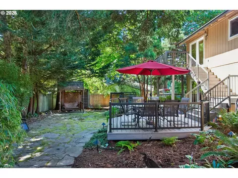 Exterior - 39340 Glover Ct, Sandy, OR 97055 photo 6 of 7