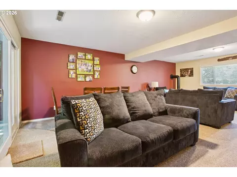 Living - 39340 Glover Ct, Sandy, OR 97055 photo 6 of 6