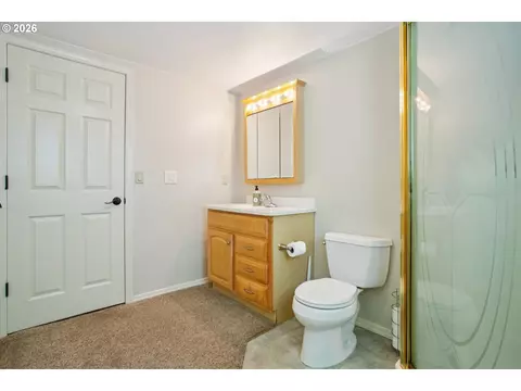 Bath - 39340 Glover Ct, Sandy, OR 97055 photo 5 of 5