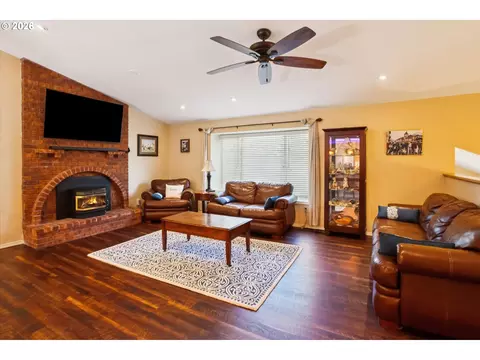 Living - 39340 Glover Ct, Sandy, OR 97055 photo 1 of 6