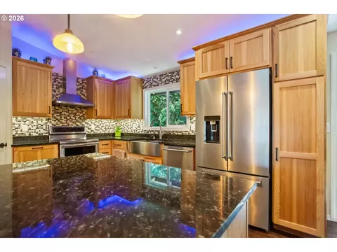 Kitchen - 39340 Glover Ct, Sandy, OR 97055 photo 4 of 4
