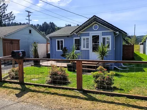 782 Laurel Ave, Reedsport, OR 97467